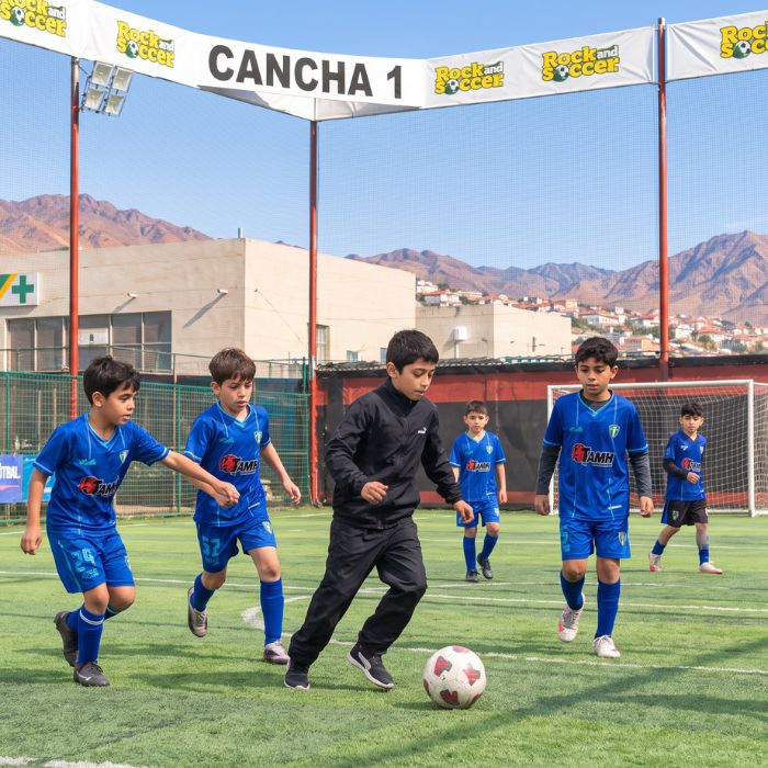 ¿Cómo desarrolla Antofasur la técnica, la táctica y la confianza del jugador? 